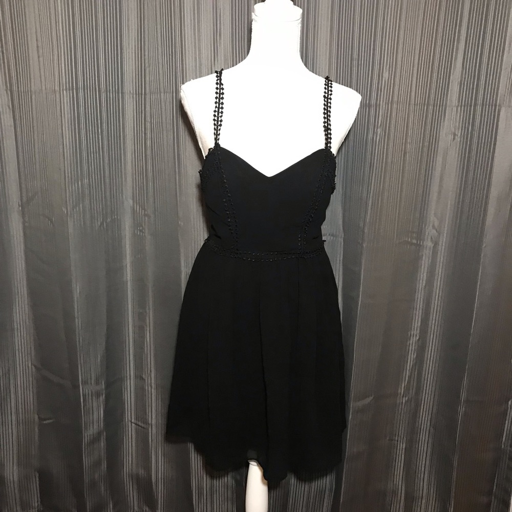 Dress - Picture 2 of 8